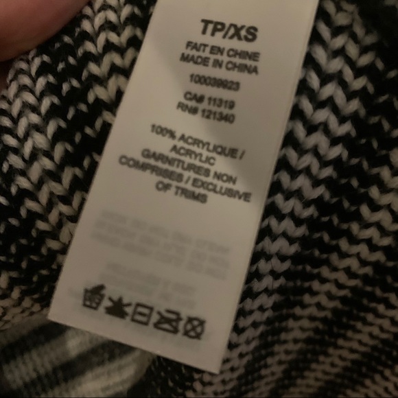 Dynamite Black and White Sweater - Picture 2 of 4